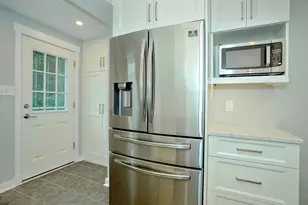 329 W Penn Pl, Friendship Park, PA 15224 - Photo 8