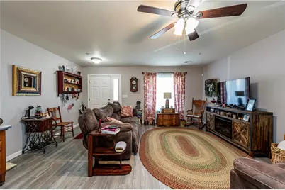 559 Sunview Cir, Derry Township, PA 15650 - Photo 14