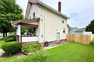 1028 Dewey Ave, New Castle, PA 16101 - Photo 2
