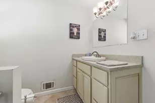571 Flower Hill Ln, Pittsburgh, PA 15238 - Photo 10