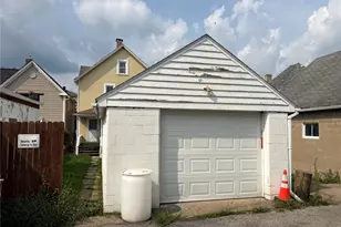 319 Wayne Ave, Ellwood City, PA 16117 - Photo 2