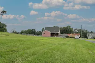 880 E Hill Dr, New Kensington, PA 15068 - Photo 38
