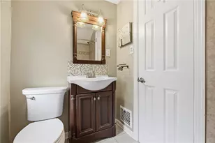 2402 Hillview St, Pittsburgh, PA 15234 - Photo 20