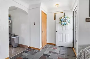725 Broad St, Mount Pleasant Township, PA 15666 - Photo 2