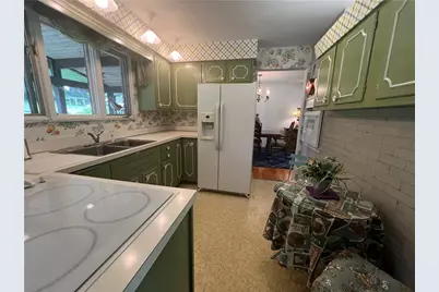 327 Holyoke Rd, Center Township, PA 16001 - Photo 12