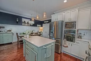 575 E Vanderbilt Dr, Adams Township, PA 16046 - Photo 10