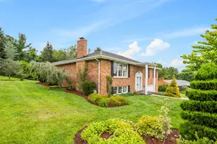 711 Valeria Dr, Canonsburg, PA 15317 - Photo 2