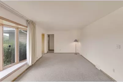 605 Regina Dr, Forward Township, PA 15037 - Photo 14