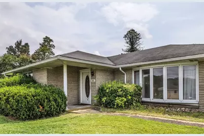 605 Regina Dr, Forward Township, PA 15037 - Photo 2