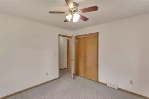 605 Regina Dr, Forward Township, PA 15037 - Photo 20