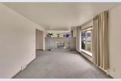 605 Regina Dr, Forward Township, PA 15037 - Photo 12