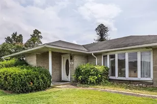 605 Regina Dr, Forward Township, PA 15037 - Photo 2