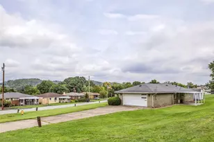 605 Regina Dr, Forward Township, PA 15037 - Photo 24