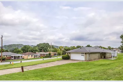 605 Regina Dr, Forward Township, PA 15037 - Photo 24