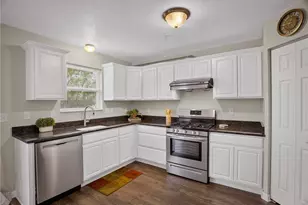 202 Ascot Ct, Moon/Crescent Twp, PA 15108 - Photo 4