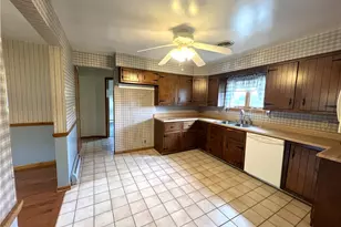 446 Fairgreen Ave, Neshannock Township, PA 16105 - Photo 12