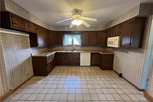 446 Fairgreen Ave, Neshannock Township, PA 16105 - Photo 10