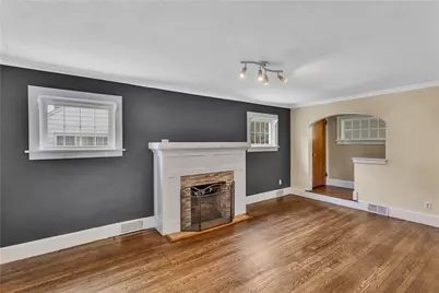 202 Foch St, Ellwood City, PA 16117 - Photo 4