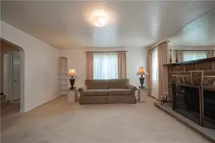 37 Colecrest St, Collier Township, PA 15106 - Photo 4