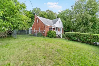 401 Parkridge Dr, Pittsburgh, PA 15235 - Photo 2