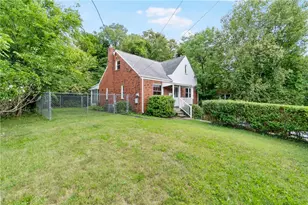 401 Parkridge Dr, Pittsburgh, PA 15235 - Photo 2