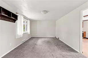 1134 Cardinal Dr, Scott Township, PA 15243 - Photo 4