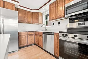 1134 Cardinal Dr, Scott Township, PA 15243 - Photo 10