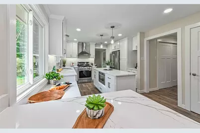 10022 Oakridge Dr, Pittsburgh, PA 15090 - Photo 6