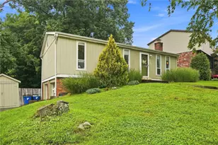 454 Rosanne Dr, Pittsburgh, PA 15147 - Photo 2