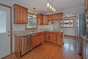 1460 Mohican Dr, Pittsburgh, PA 15228 - Photo 8