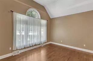 9731 Harmony Dr, Pittsburgh, PA 15237 - Photo 8