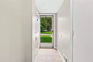 902 Lynwood, Cranberry Township, PA 16066 - Photo 4
