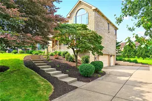 2605 Barnes Dr, Moon/Crescent Twp, PA 15108 - Photo 2