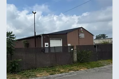 610 New York Ave, Rochester, PA 15074 - Photo 1