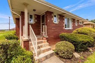 1722 Worcester Dr, Scott Township, PA 15243 - Photo 4