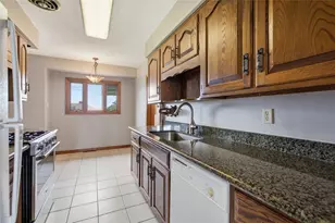 1722 Worcester Dr, Scott Township, PA 15243 - Photo 14