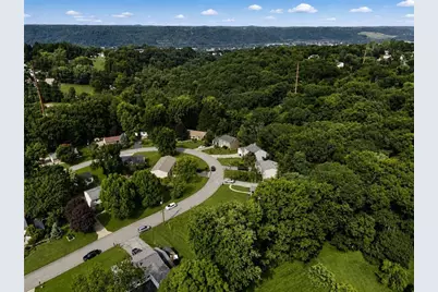 128 Lansdowne Dr, Moon/Crescent Twp, PA 15108 - Photo 6