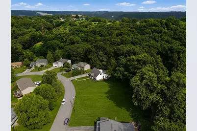 128 Lansdowne Dr, Moon/Crescent Twp, PA 15108 - Photo 4