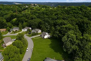 128 Lansdowne Dr, Moon/Crescent Twp, PA 15108 - Photo 4