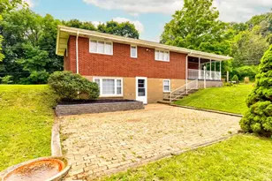 217 Edgewood Ave, Aliquippa, PA 15001 - Photo 8