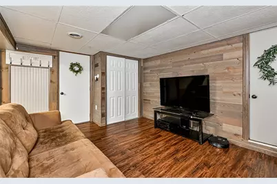 717 June Lee St, Ellwood City, PA 16117 - Photo 18