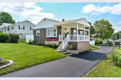 717 June Lee St, Ellwood City, PA 16117 - Photo 1