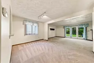 701 Forest Edge Ct, Pittsburgh, PA 15090 - Photo 4