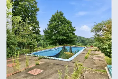 1295 Stoops Ferry Rd, Moon/Crescent Twp, PA 15108 - Photo 20