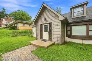 2324 Forest Dr, Pittsburgh, PA 15235 - Photo 2