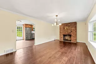 2324 Forest Dr, Pittsburgh, PA 15235 - Photo 8