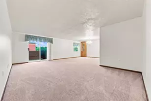 2850 Edgecliff Rd, Lower Burrell, PA 15068 - Photo 10