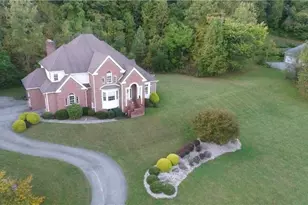 127 Woodhaven Dr, Hempfield Township, PA 15644 - Photo 4