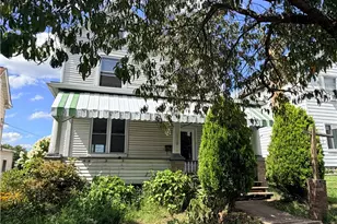 118 W Adams Ave, Vandergrift, PA 15690 - Photo 2