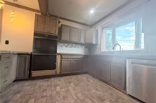 118 W Adams Ave, Vandergrift, PA 15690 - Photo 10